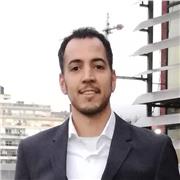 Licenciado y Profesor en Psicología realiza Psicodiagnósticos y procesos de Orientación Vocacional. Además da clases y talleres, y